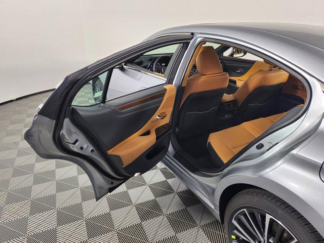 new 2025 Lexus ES 300h car, priced at $50,864