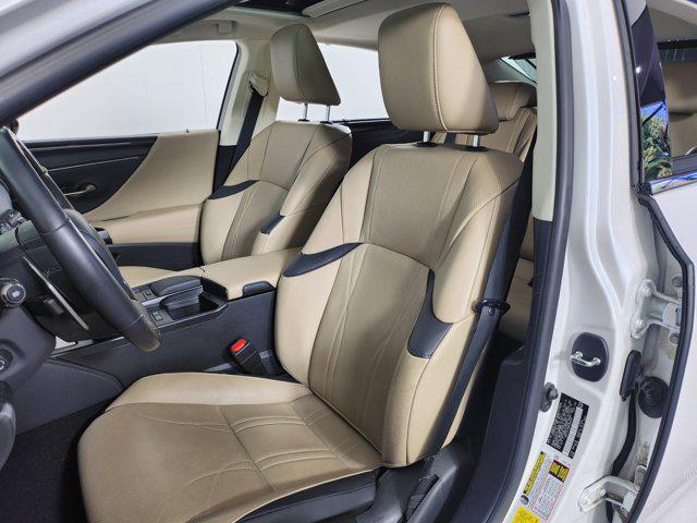 used 2021 Lexus ES 300h car, priced at $36,900