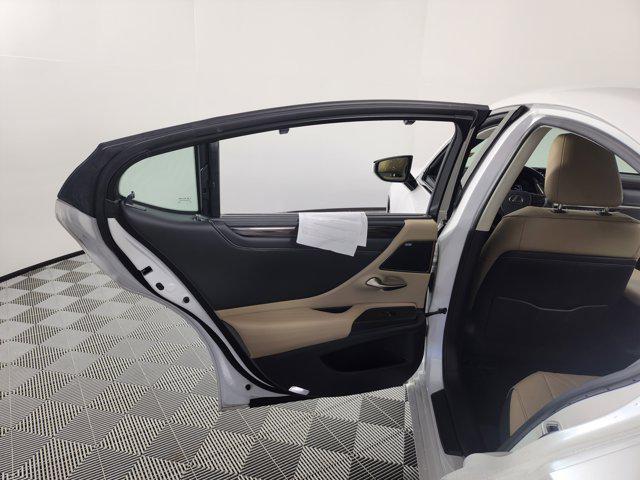 used 2021 Lexus ES 300h car, priced at $36,900