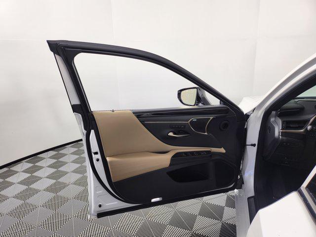 used 2021 Lexus ES 300h car, priced at $36,900