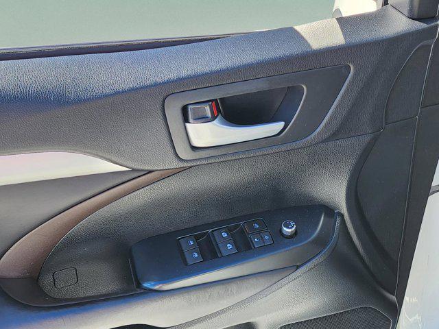 used 2016 Toyota Highlander car, priced at $19,900