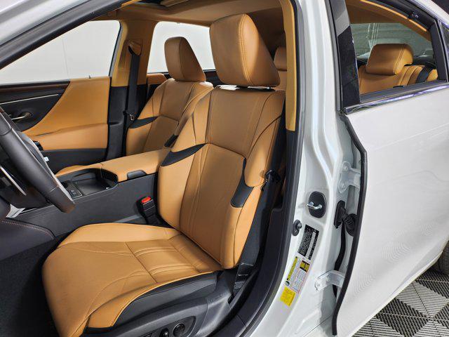 new 2025 Lexus ES 300h car, priced at $56,889