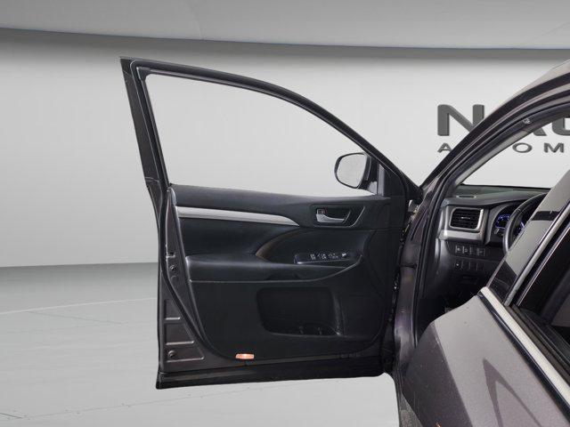 used 2019 Toyota Highlander car, priced at $22,757