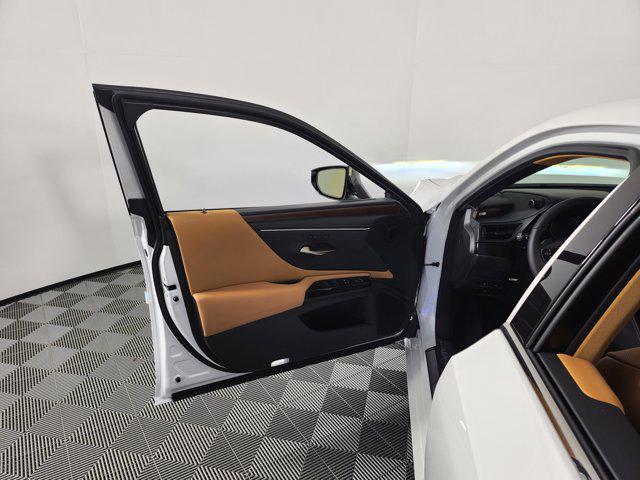 new 2025 Lexus ES 300h car, priced at $50,864