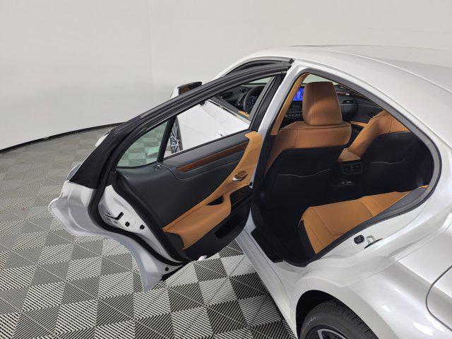new 2025 Lexus ES 300h car, priced at $50,864