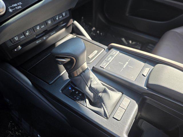 used 2022 Lexus ES 300h car, priced at $31,835