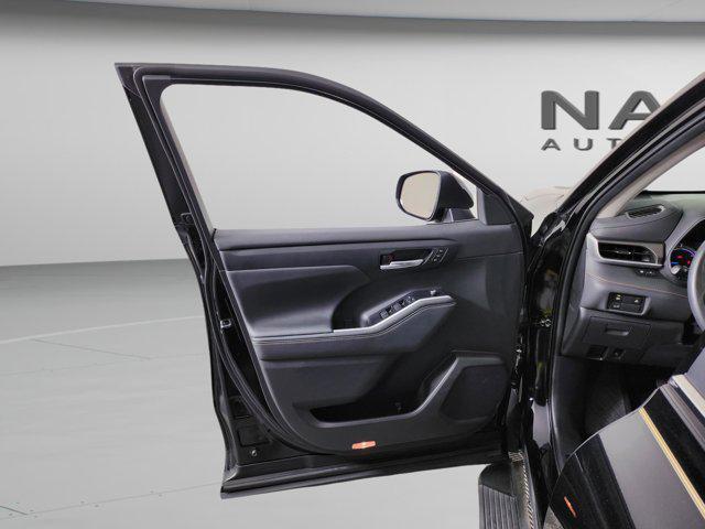 used 2023 Toyota Highlander Hybrid car, priced at $38,654