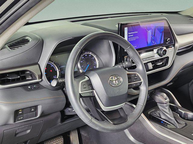 used 2023 Toyota Highlander Hybrid car, priced at $38,654