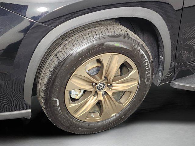 used 2023 Toyota Highlander Hybrid car, priced at $38,654