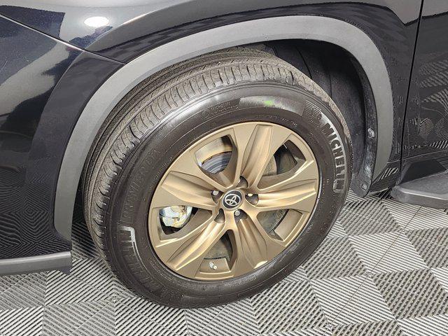 used 2023 Toyota Highlander Hybrid car, priced at $38,288