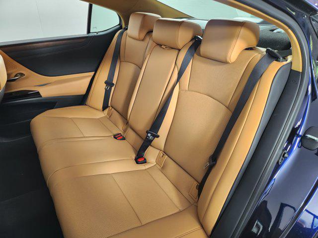 new 2025 Lexus ES 300h car, priced at $50,364