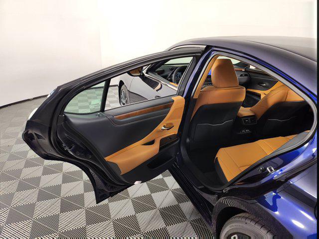 new 2025 Lexus ES 300h car, priced at $50,364