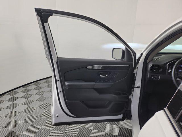 used 2025 Honda Pilot car, priced at $46,890