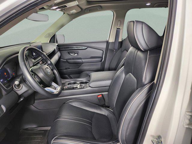 used 2025 Honda Pilot car, priced at $46,890