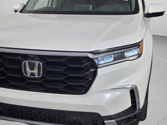 used 2025 Honda Pilot car, priced at $46,890