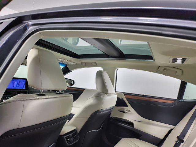 new 2025 Lexus ES 350 car, priced at $55,989