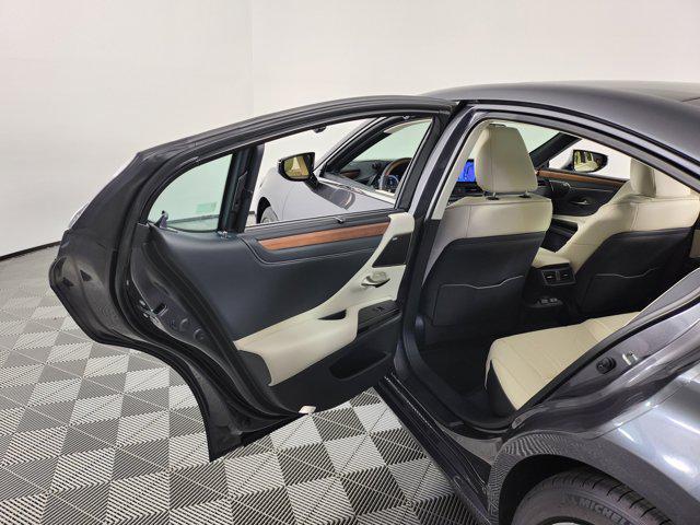 new 2025 Lexus ES 350 car, priced at $55,989