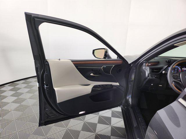 new 2025 Lexus ES 350 car, priced at $55,989