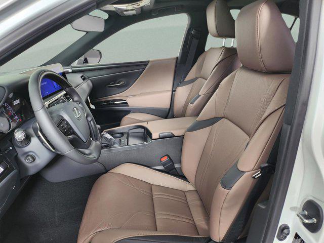 new 2025 Lexus ES 300h car, priced at $54,319