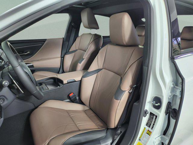 new 2025 Lexus ES 300h car, priced at $54,319