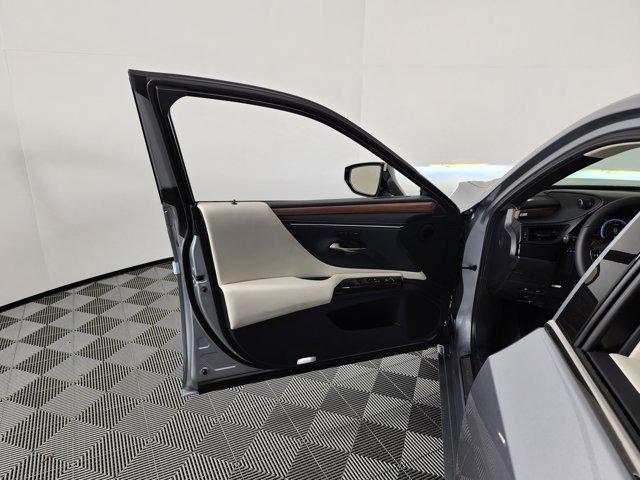 new 2025 Lexus ES 300h car, priced at $50,864