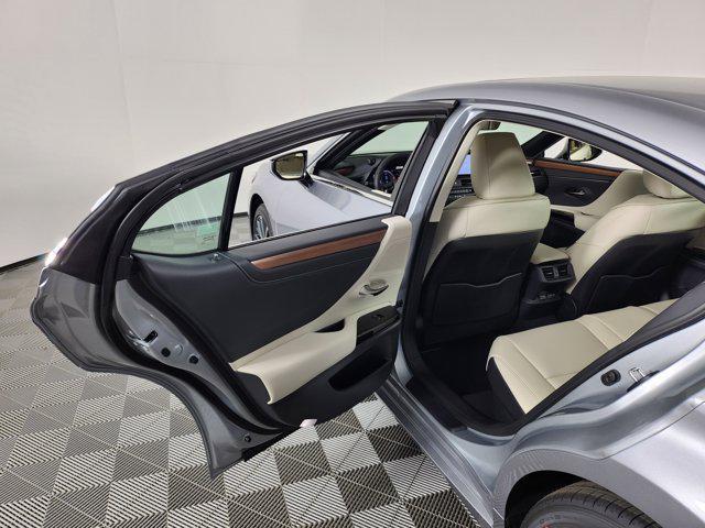 new 2025 Lexus ES 300h car, priced at $50,864