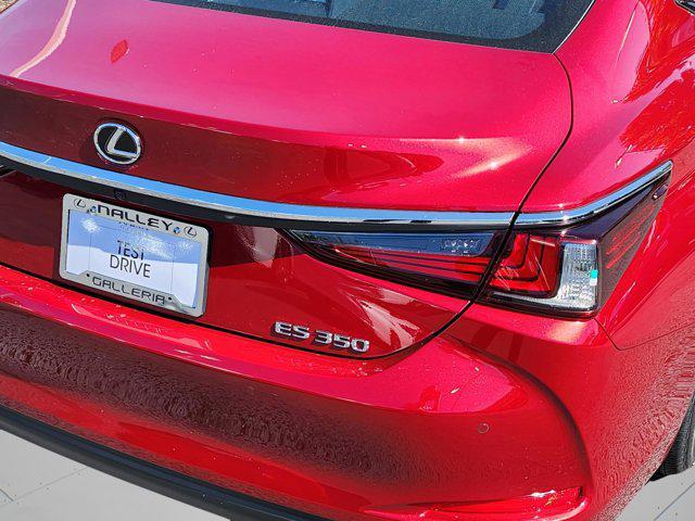 new 2025 Lexus ES 350 car, priced at $55,709