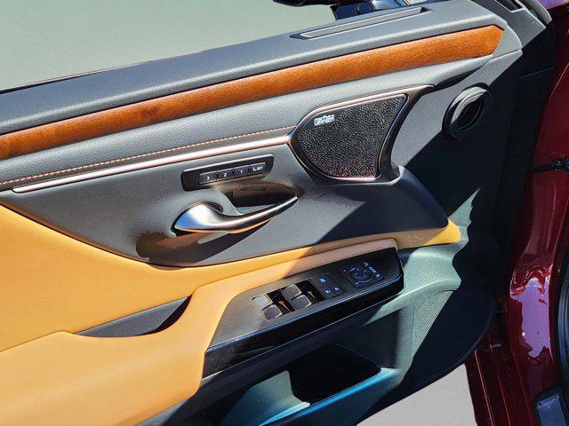 new 2025 Lexus ES 350 car, priced at $55,709