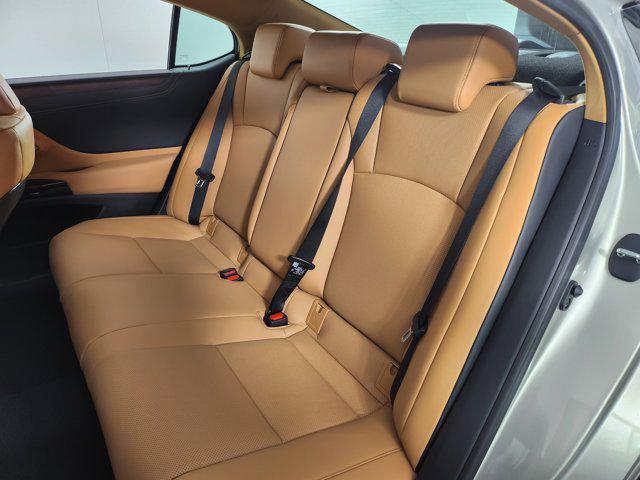 new 2025 Lexus ES 300h car, priced at $50,364