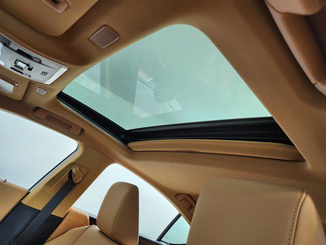 new 2025 Lexus ES 300h car, priced at $50,364