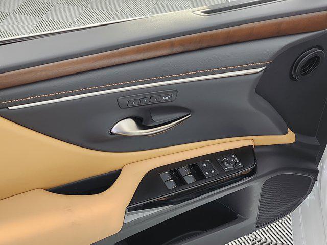 new 2025 Lexus ES 350 car, priced at $49,764