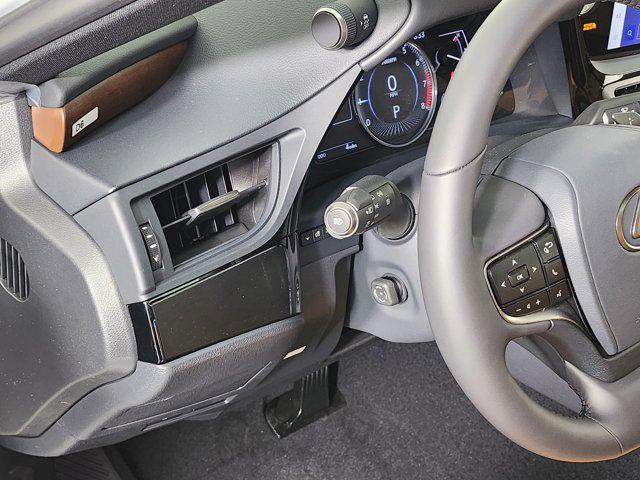 new 2025 Lexus ES 350 car, priced at $49,764