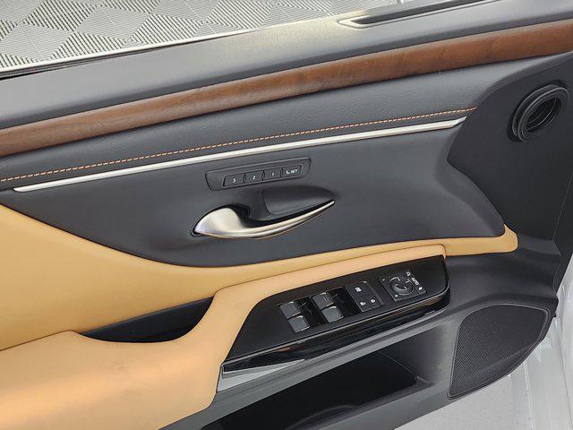 new 2025 Lexus ES 350 car, priced at $49,764