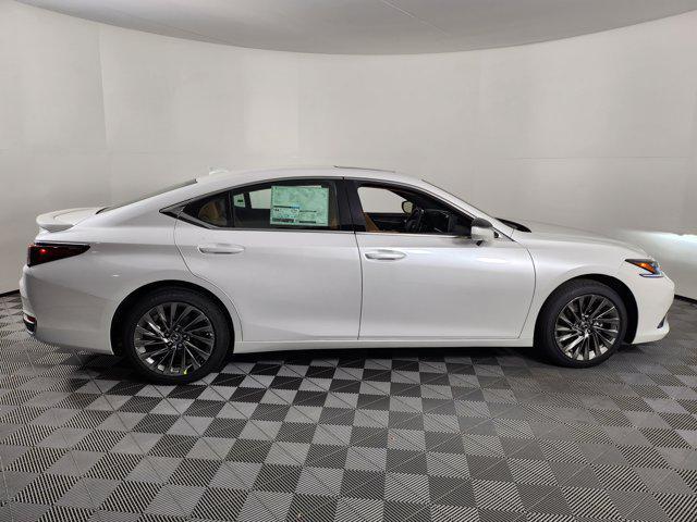 new 2025 Lexus ES 300h car, priced at $57,109