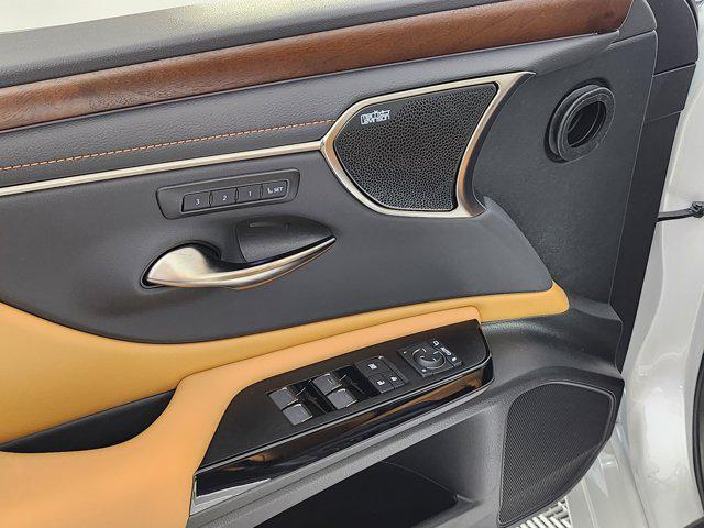new 2025 Lexus ES 300h car, priced at $57,109