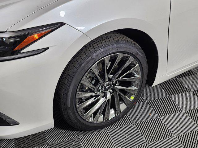 new 2025 Lexus ES 300h car, priced at $57,109
