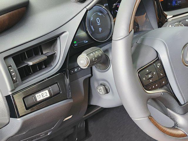 new 2025 Lexus ES 300h car, priced at $57,109