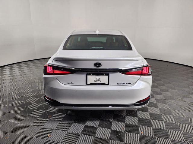 new 2025 Lexus ES 300h car, priced at $57,109