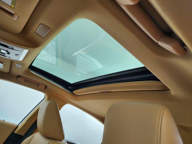 new 2025 Lexus ES 300h car, priced at $50,864