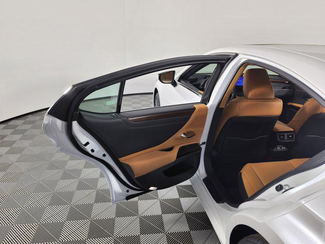 new 2025 Lexus ES 300h car, priced at $50,864