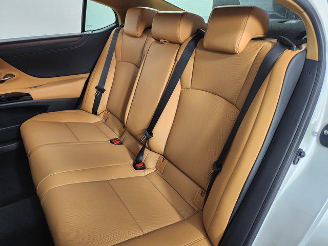new 2025 Lexus ES 300h car, priced at $50,864