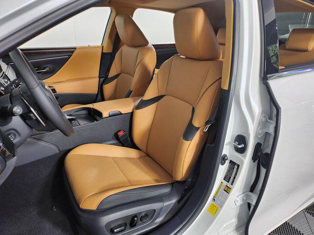 new 2025 Lexus ES 300h car, priced at $50,864