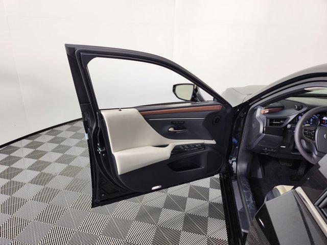 new 2025 Lexus ES 300h car, priced at $50,364