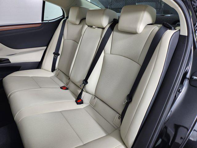 new 2025 Lexus ES 300h car, priced at $50,364