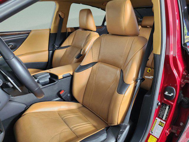 used 2022 Lexus ES 300h car, priced at $26,900