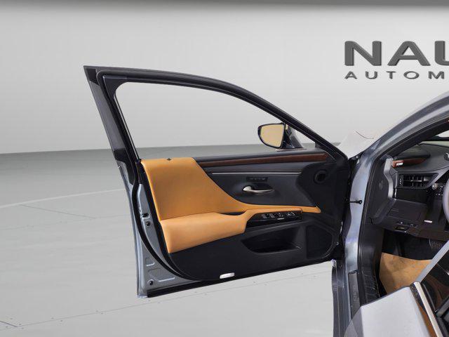 new 2025 Lexus ES 350 car, priced at $49,764