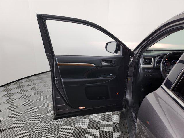 used 2019 Toyota Highlander car, priced at $28,990
