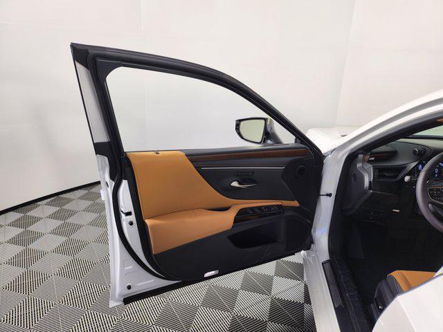 new 2025 Lexus ES 300h car, priced at $50,864