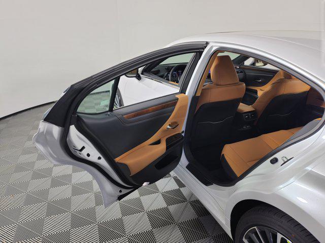 new 2025 Lexus ES 300h car, priced at $50,864