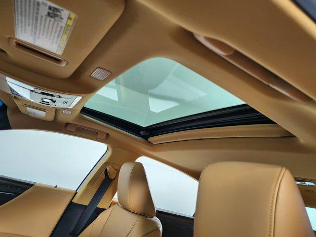 new 2025 Lexus ES 300h car, priced at $50,864